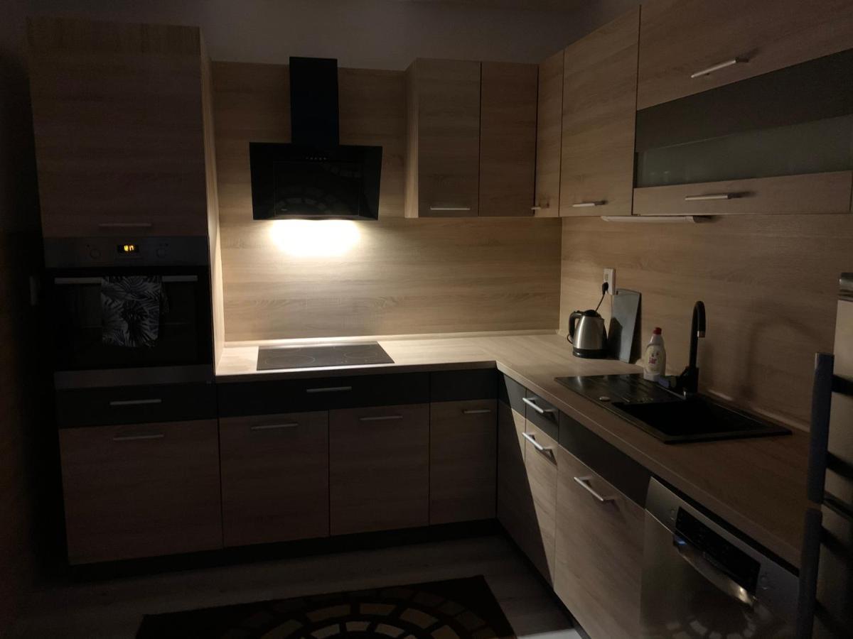 Apartmanovy Dom Magda Vrbov Luaran gambar