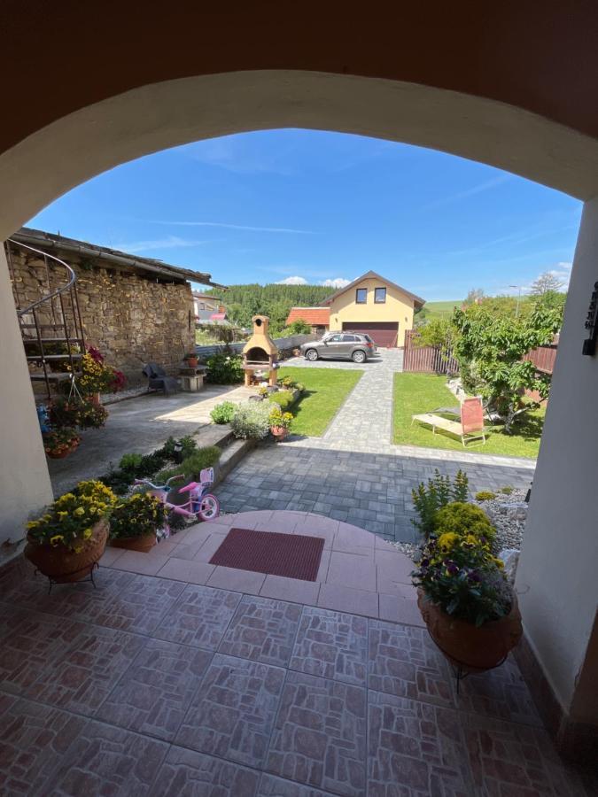 Apartmanovy Dom Magda Vrbov Luaran gambar