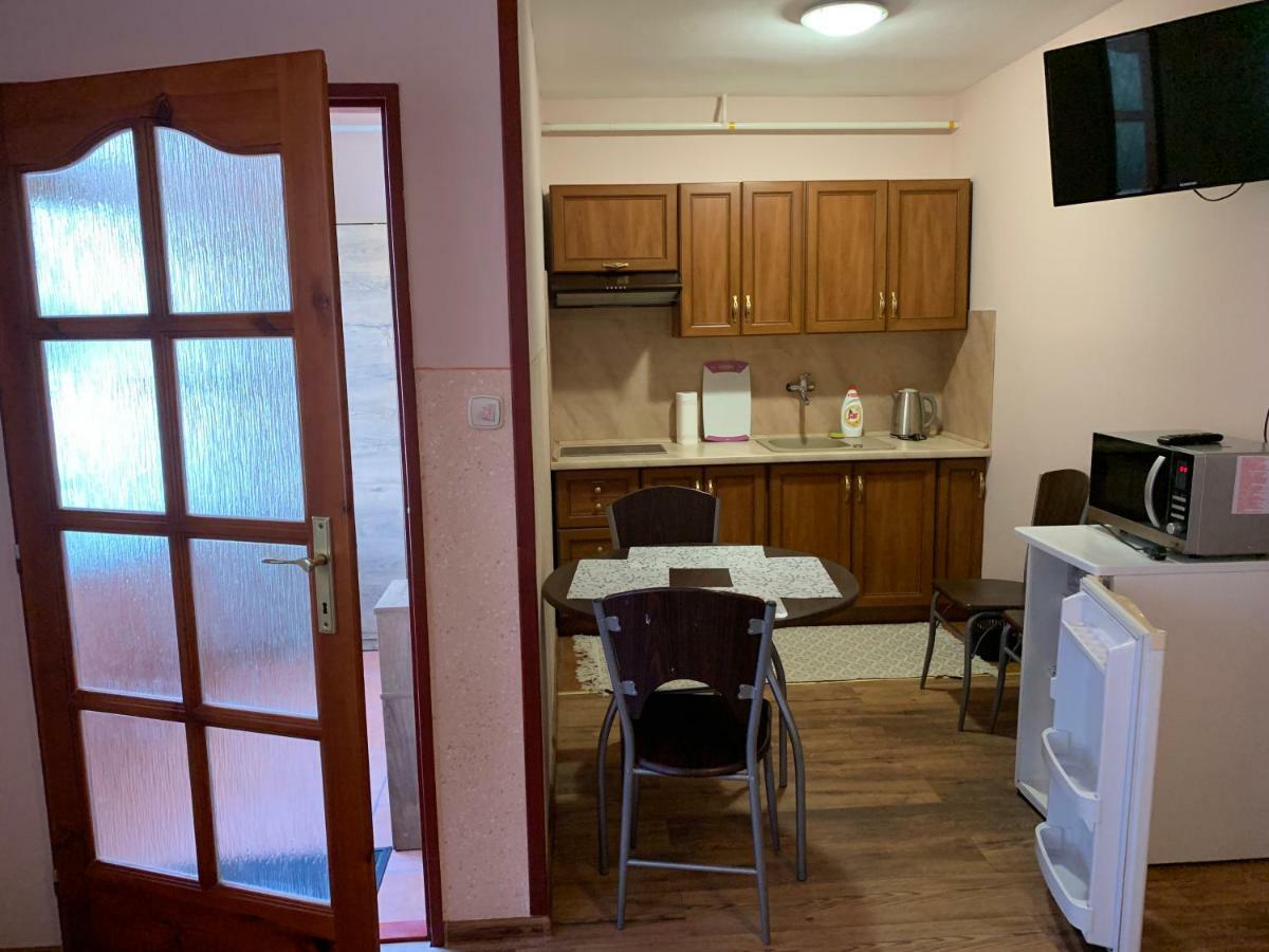Apartmanovy Dom Magda Vrbov Luaran gambar