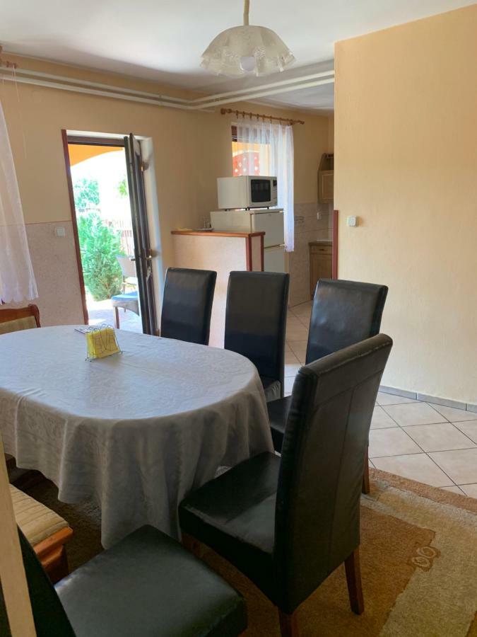 Apartmanovy Dom Magda Vrbov Luaran gambar